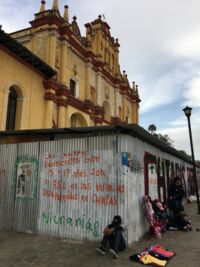 Graffiti in San Cristóbla de las Casas, Chiapas, mit Fakten zur Gewalt gegen Frauen in Mexiko.