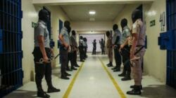 "Es ist uns gelungen, die Gefängnisse zu kontrollieren", twittert die Regierung zu Bildern von einer Razzia Quelle: @OsirisLunaMeza