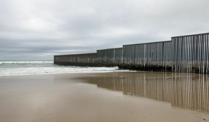 Grenzmauer zwischen Mexiko und den USA in Tijuana, Mexiko.