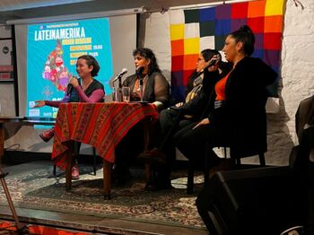 Eindrücke von der Podiumsdiskussion in Frankfurt "Lateinamerika Mujer Rebelde" mit Audry Funk, Diana Avella und Patricia Rendón, Méxiko Referentin im ÖkuBüro.