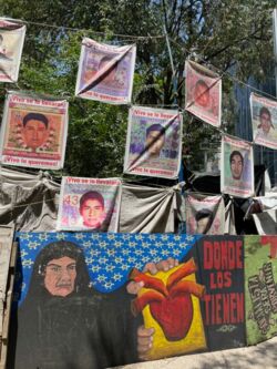 Gerechtigkeit! Dies ist einer der häufigsten Rufe auf den Plakaten von Angehörigen der Opfer des Verschwindenlassens in Mexiko.