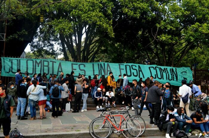 „Kolumbien ist ein Massengrab“ schrieben Demonstrierende im Februar 2021 auf ihr Banner. Das BAMF sieht das offensichtlich anders