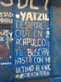 „Yatzil, verschwunden in Acapulco.Ich werde dich mit meinem letzten Atemzug suchen“.Graffiti in Mexiko-Stadt.