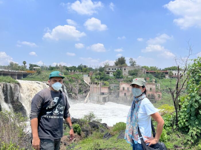 Gemeinsam mit Alan Carmona vom Kollektiv Un Salto de Vida und Mónica Vargas, der Koordinatorin des Berichts ToxiTour Mexico 2020, besuchten wir die Punkte mit schwerer Umweltverschmutzung in El Salto und Juanacatlán in Jalisco.